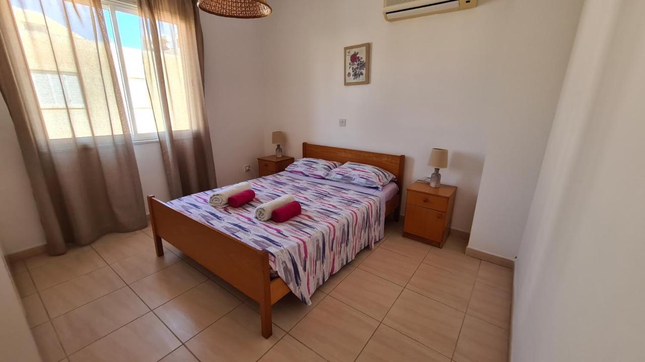 Central 2 Bedroom Apartment In Kato Paphos מראה חיצוני תמונה